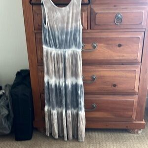 NWT Hem & Thread Women’s Tan And Blue Tie Dye Dress Size Small.